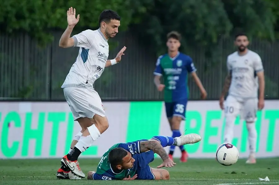 SERIE C CALCIO BRESCIA PLAY OFF FERALPISALO' - CROTONE NELLA FOTO CRESPI VALERIO E DI PASQUALE DAVIDE    14-05-2025 perteghella@newreporter