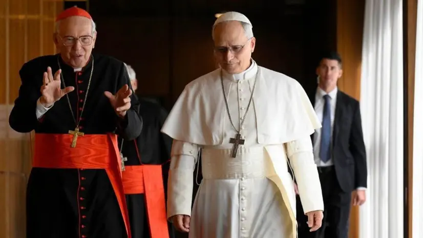 Papa Leone XIV insieme al cardinale Giovanni Battista Re