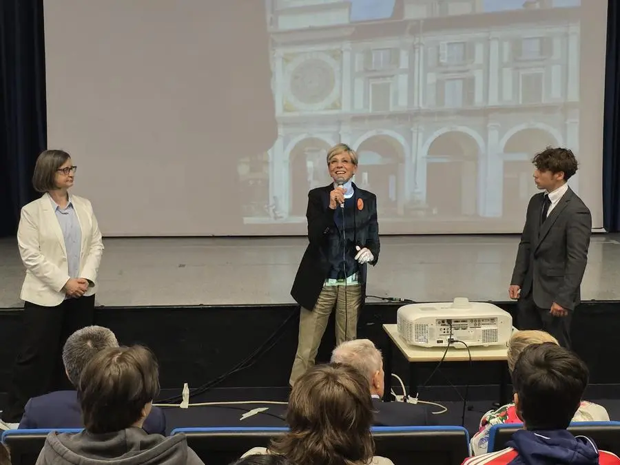 Prefetto, questore e sindaca incontrano gli studenti alla Scuola Bottega