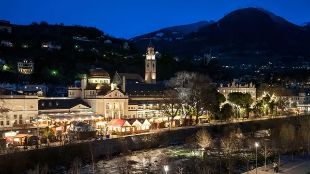 Bolzano - Veduta mercatino di Natale a Merano.