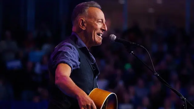 epa11689756 US musician Bruce Springsteen performs at a rally in Philadelphia, Pennsylvania, USA, 28 October 2024. Pennsylvania remains a key state in the 2024 Presidential election with both Democrats and Republicans campaigning heavily in the state ahead of election day on 05 November. US Vice President Kamala Harris is running against former US president and Republican presidential nominee Donald Trump. EPA/WILL OLIVER