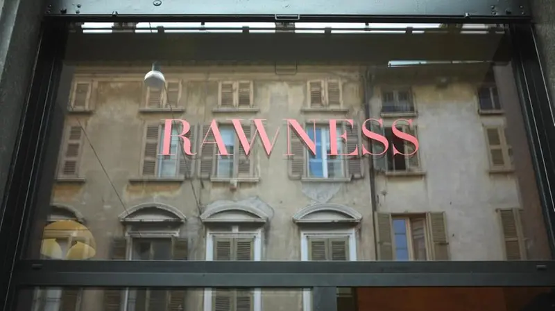 Rawness, negozio di profumi in via Gramsci - © www.giornaledibrescia.it