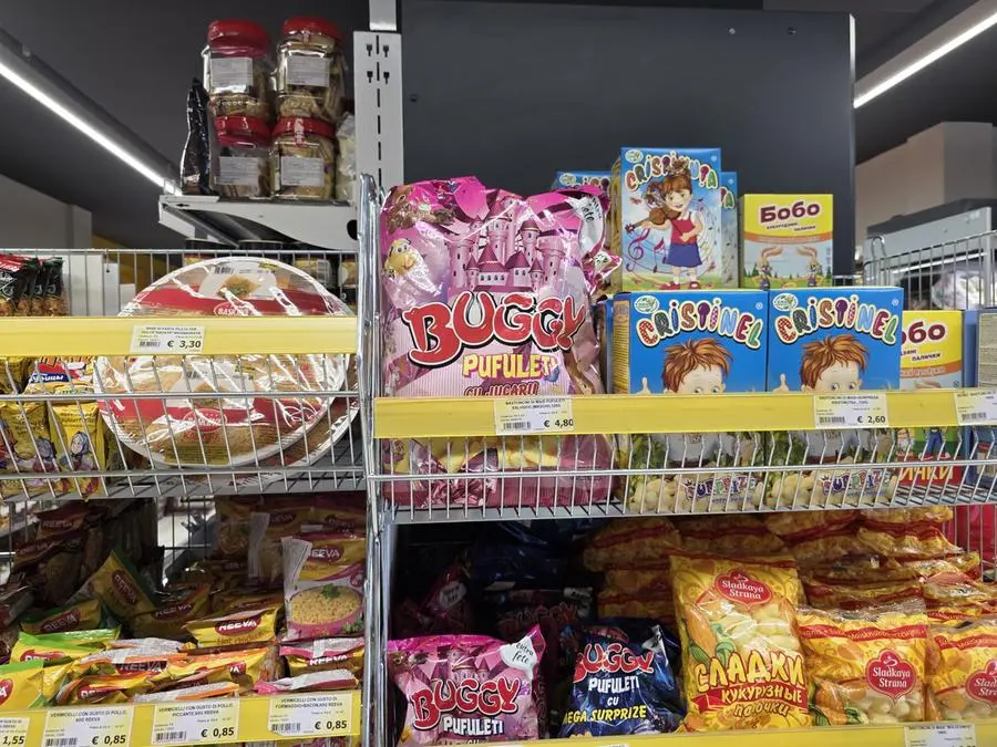 Tra gli scaffali del negozio di cibo dell'Est Europa