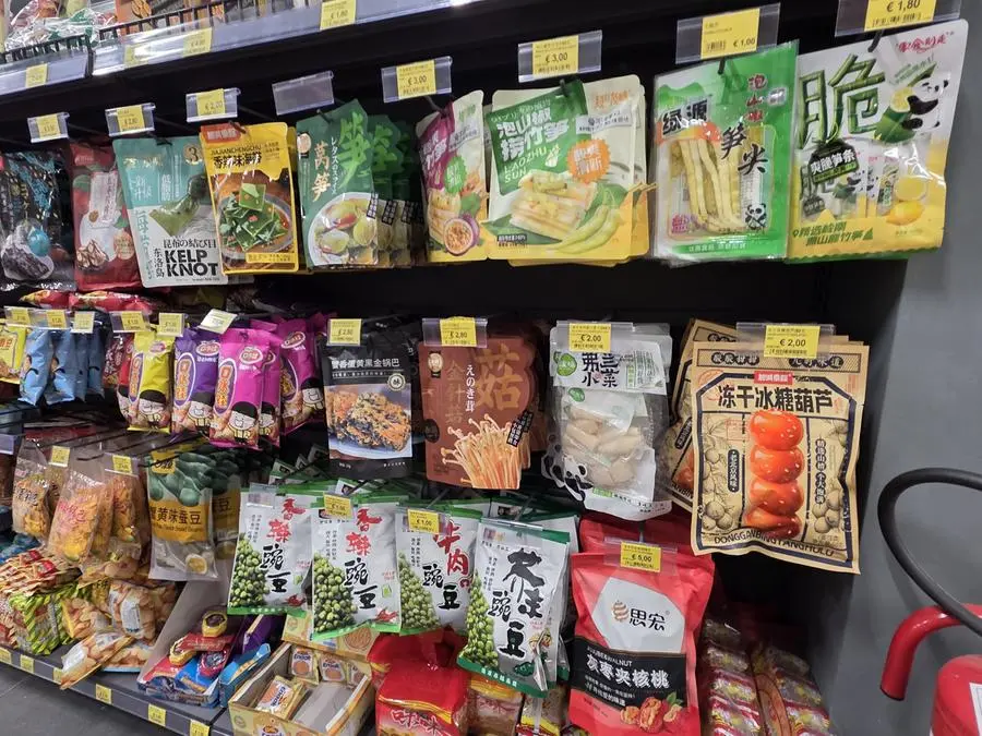 Prodotti asiatici in un market del centro città