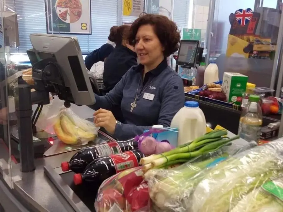 Suore operaie al lavoro