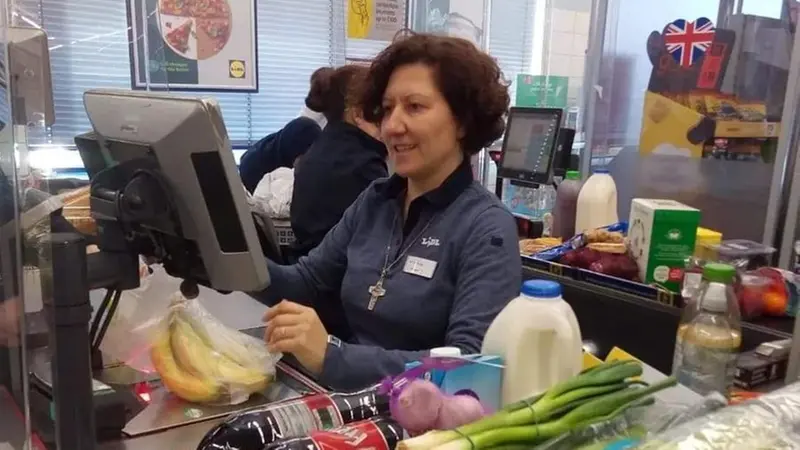 Suore operaie al lavoro