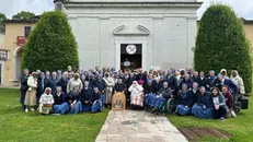 La delegazione Europa della Congregazione davanti al Santuario Valverde di Rezzato - © www.giornaledibrescia.it