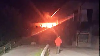 A segnalare l'incendio è stato il gestore di un esercizio commerciale vicino - © www.giornaledibrescia.it