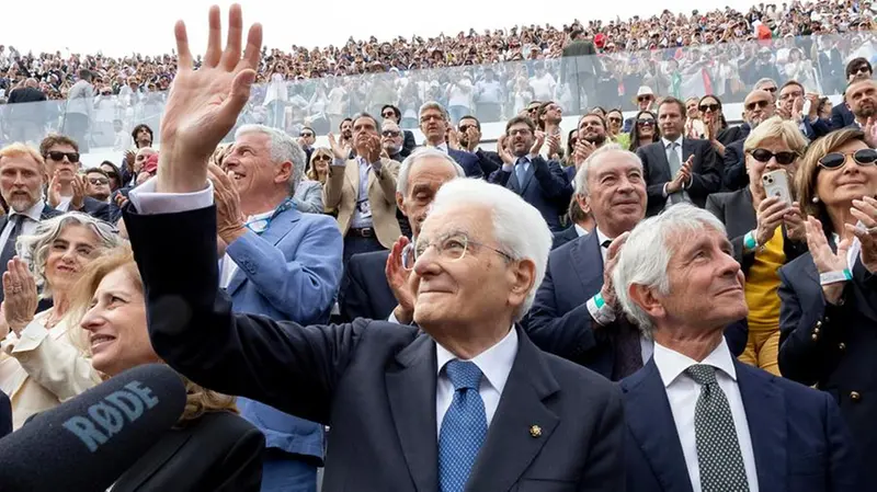 Il presidente della Repubblica in tribuna a Roma, al suo fianco il ministro per lo Sport e i Giovani Andrea Abodi - Foto Ansa © www.giornaledibrescia.it