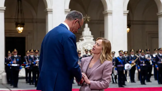 epa12110095 Italian Prime Minister Giorgia Meloni (R) welcomes German Chancellor Friedrich Merz for a meeting at Palazzo Chigi, in Rome, Italy, 17 May 2025. EPA/ANGELO CARCONI