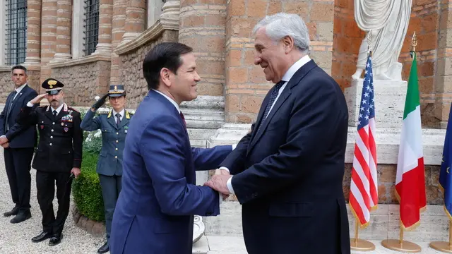 epa12110406 Italy's Minister for Foreign Affairs, Antonio Tajani (R), welcomes U.S. Secretary of State Marco Rubio (L) at Villa Madama in Rome, Italy, 17 May 2025. EPA/GIUSEPPE LAMI