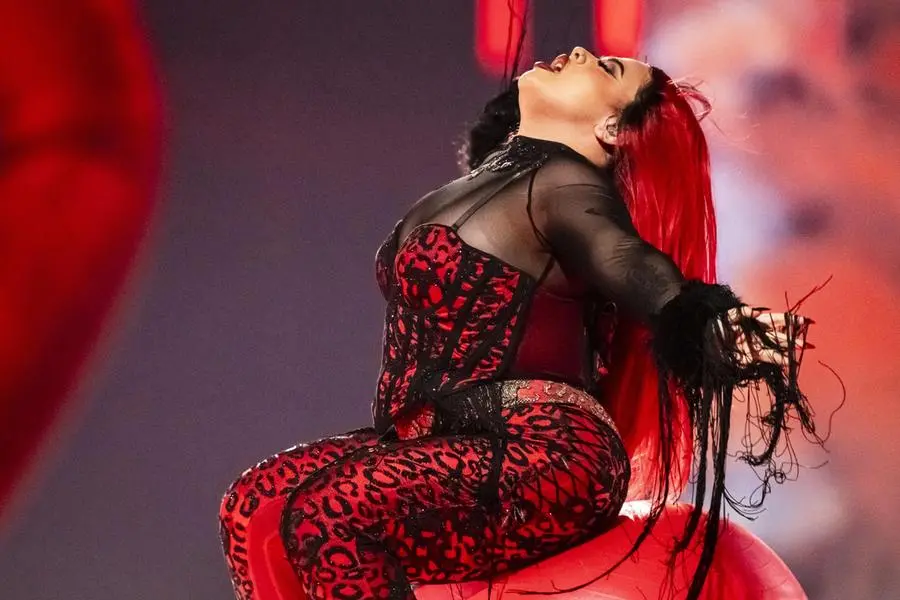 Eurovision 2025, l'esibizione di Lucio Corsi e alcuni scatti della serata