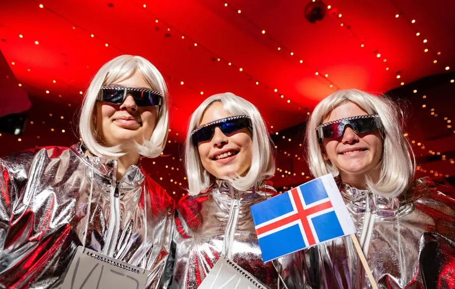 Eurovision 2025, l'esibizione di Lucio Corsi e alcuni scatti della serata