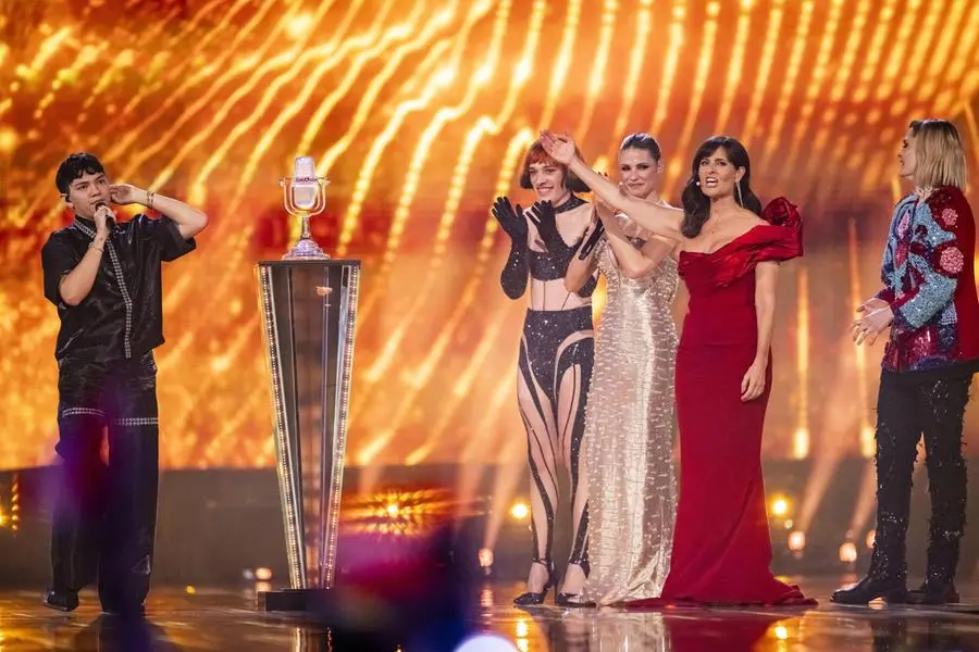 Eurovision 2025, l'esibizione di Lucio Corsi e alcuni scatti della serata