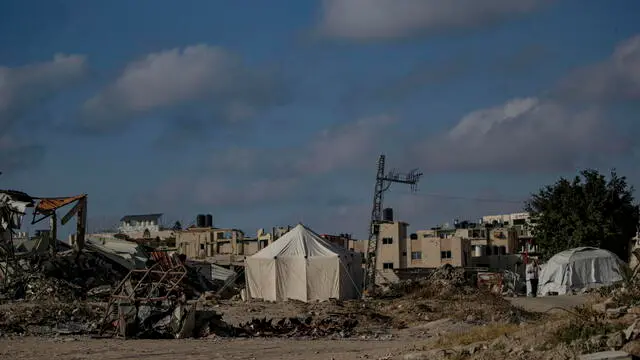 epa12106340 Tents of internally displaced Palestinians families in Al Remal neighbourhood in Gaza City, 16 May 2025. More than 51,000 Palestinians have been More than 51,000 Palestinians have been killed in the Gaza Strip, according to the Palestinian Ministry of Health, since Israel launched a military campaign in the strip in response to a cross-border attack led by the Palestinian militant group Hamas on 07 October 2023, in which about 1,200 Israelis were killed and more than 250 taken hostage. EPA/MOHAMMED SABER
