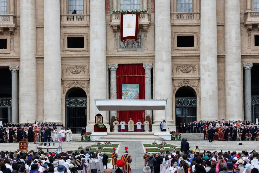 Le immagini della messa di insediamento di Papa Leone XIV