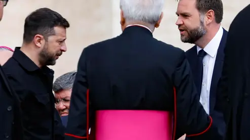 epa12113164 Ukrainian President Volodymyr Zelensky (L) and US Vice President JD Vance during the Holy Mass for Pope Leo XIV inauguration, in St. Peter's Square, Vatican City, 18 May 2025. EPA/FABIO FRUSTACI
