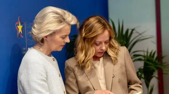 Giorgia Meloni con Ursula Von Der Leyen a Tirana per il summit della Cpe, 16 maggio 2025. ANSA/FILIPPO ATTILI/US PALAZZO CHIGI +++ NO SALES, EDITORIAL USE ONLY +++ NPK +++