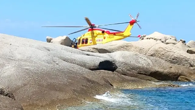 FRAME - Spettacolare soccorso su scogli dell'Elba