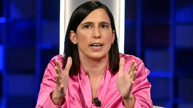 La segretaria del Partito Democratico, Elly Schlein, durante la trasmissione televisiva In altre parole condotta da Massimo Gramellini ed in onda su La7, Roma, 27 aprile 2025. ANSA/RICCARDO ANTIMIANI