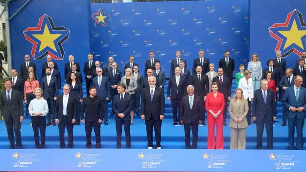 epa12105515 (L-R, front row) NATO Secretary General Mark Rutte, President of the European Commission Ursula von der Leyen, Britain's Prime Minister Keir Starmer, Ukraine's President Volodymyr Zelensky, France's President Emmanuel Macron, Albania's Prime Minister Edi Rama, President of the European Council Antonio Costa, Denmark's Prime Minister Mette Frederiksen, Italy's Prime Minister Giorgia Meloni, Turkey's President Recep Tayyip Erdogan and Germany's Chancellor Friedrich Merz pose during a family photo session at the 6th European Political Community (EPC) Summit in Tirana, Albania, 16 May 2025. The meeting brings together leaders from across the continent under the theme 'New Europe in a new world: unity - cooperation - joint action'. EPA/MALTON DIBRA