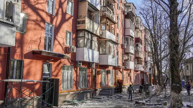 epa11882090 Russian investigators and emergency service workers examine residential buildings damaged during a Ukrainian drone attack in Rostov-on-Don, Russia, 08 February 2025. Acting Governor Yuri Slyusar reported that an attack by Ukrainian drones on Rostov damaged 14 apartment buildings. According to the Russian Defense Ministry, the Russian military shot down 36 Ukrainian drones over the Rostov, Volgograd, and Belgorod regions and over the Krasnodar Territory. EPA/STRINGER