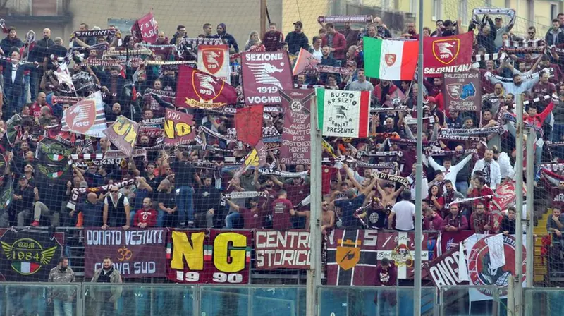 I tifosi della Salernitana a Brescia - Foto New Reporter © www.giornaledibrescia.it