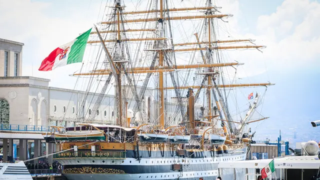 La nave scuola della Marina Militare Americo Vespucci attracca al Porto di Napoli. 13 Maggio 2025. ANSA/CESARE ABBATE