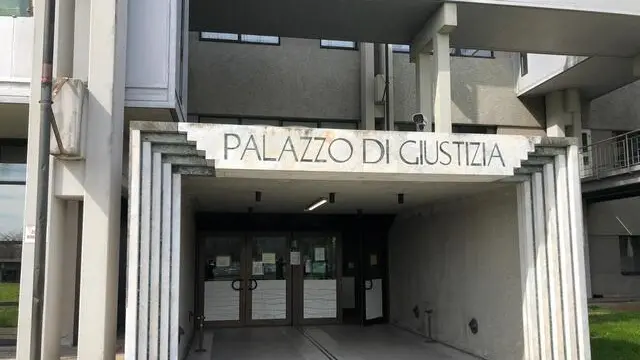 Prato, arrestata la donna cha avuto un figlio da un allievo. Nella foto il Tribunale di Prato. Prato, 27 marzo 2019