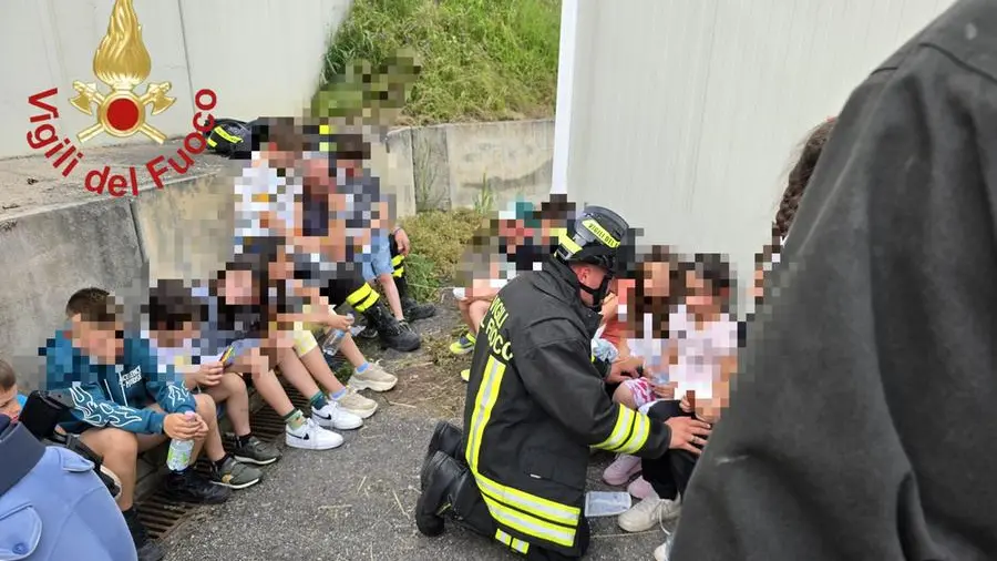 Como, scontro tra tir e scuolabus con 30 bambini: morta una maestra ...