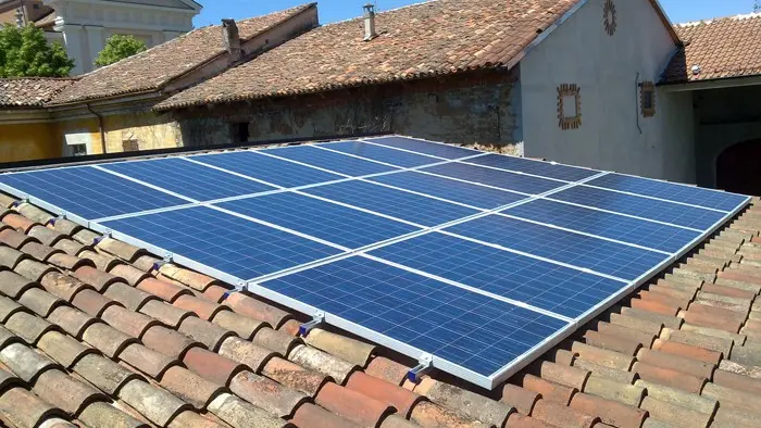 Pannelli fotovoltaici su un tetto