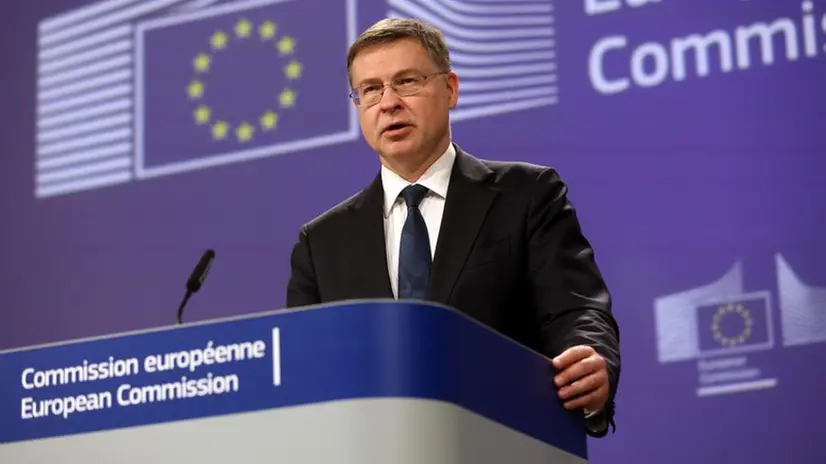 Valdis Dombrovskis durante il suo intervento - Foto Ansa © www.giornaledibrescia.it
