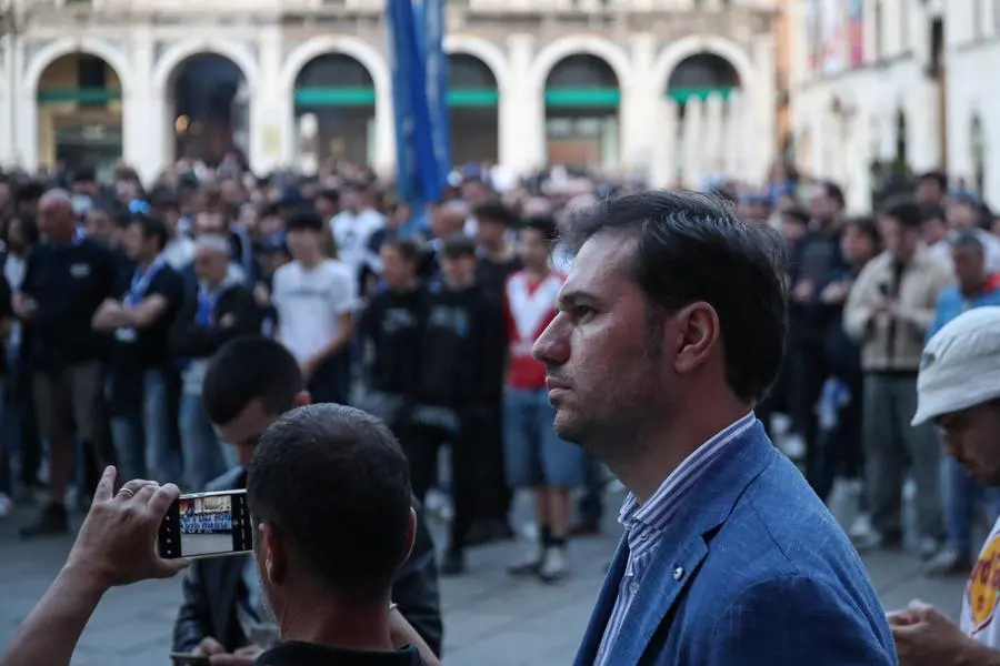 Brescia, Curva nord in protesta in piazza Loggia
