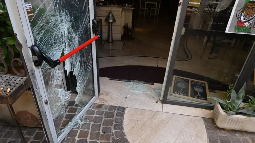 La spaccata al ristorante I Nazareni