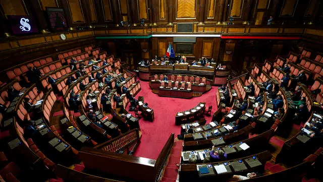 Il ministro delle Imprese e Made in Italy Adolfo Urso in aula al Senato durante l’informativa in merito alle conseguenze sul sistema produttivo italiano derivanti dall'introduzione dei dazi, Roma, 14 maggio 2025. ANSA/ANGELO CARCONI