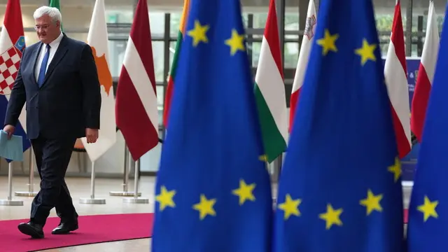 epa12119408 Ukraine’s Foreign Minister Andrii Sybiha arrives for a meeting of EU foreign ministers at the European Council building in Brussels, Belgium, 20 May 2025. EPA/Virginia Mayo / POOL