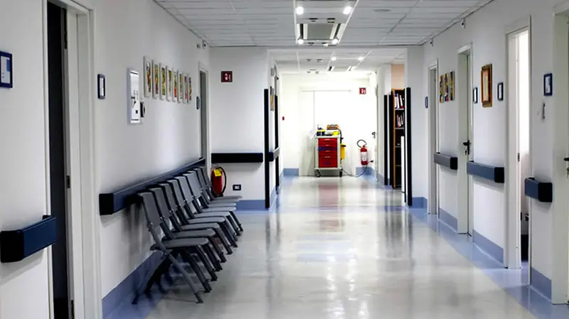 Una corsia dell'attuale ospedale © www.giornaledibrescia.it