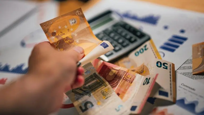 Prelievi non autorizzati per 800mila euro