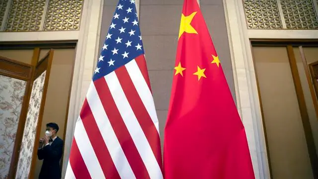epa10733656 A staff member wearing a face mask walks past US and Chinese flags set up before a meeting between US Treasury Secretary Janet Yellen and Chinese Vice Premier He Lifeng at the Diaoyutai State Guesthouse in Beijing, China, 08 July 2023. EPA/MARK SCHIEFELBEIN / POOL