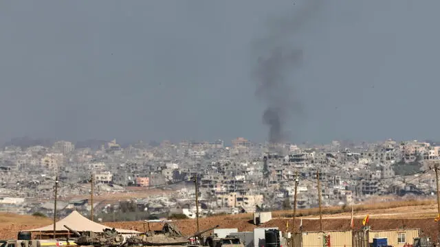 epa12118559 Smoke rises as a result of Israeli military shelling on the town of Beit Hanoun in the northern Gaza Strip, as seen from the Israeli-Gaza border in southern Israel, 20 May 2025. Israel's military continued to strike targets across the Gaza Strip as part of its 'Gideon's Chariots' operation. EPA/ATEF SAFADI