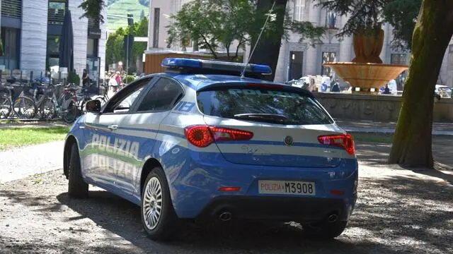 Generica auto pattuglia di polizia della Questura di Bolzano