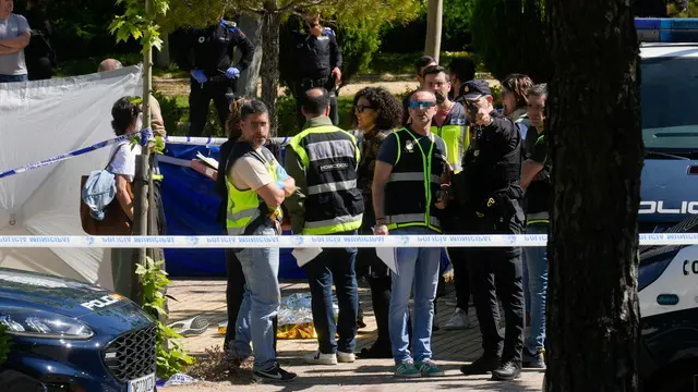 epa12121806 Police officers work at the scene outside the American School of Madrid in Pozuelo de Alarcon, Madrid, Spain, 21 May 2025, after a Ukrainian man, 52, was shot dead after dropping off his children at the school. EPA/BORJA SANCHEZ-TRILLO -- ATTENTION EDITORS: IMAGE PIXELATED AT SOURCE