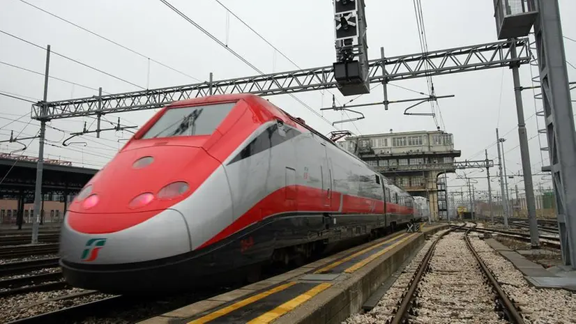Un treno ad alta velocità «Frecciarossa» - © www.giornaledibrescia.it