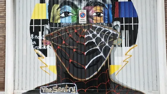 L'opera di Weik vandalizzata