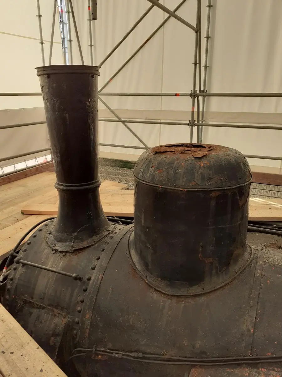 La Locomotiva durante il restauro