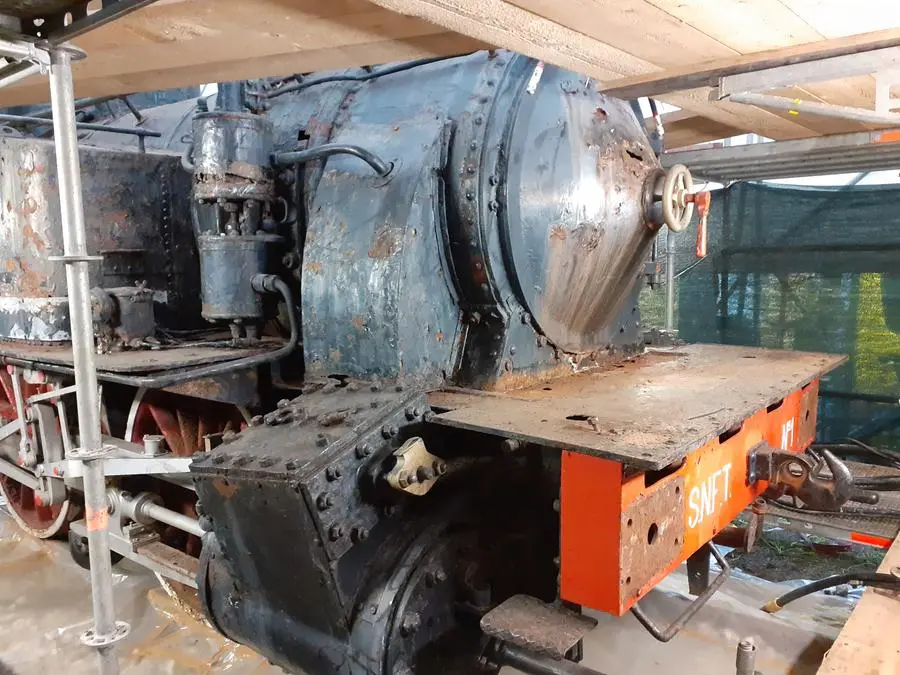 La Locomotiva durante il restauro
