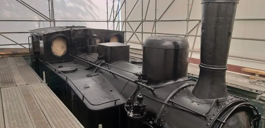 La Locomotiva durante il restauro