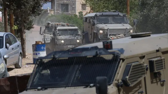 epa12122822 Israeli troops deployed during a military operation in the eastern neighbourhood of the West Bank city of Jenin, 21 May 2025. The Israeli military has been conducting a four-month operation in Jenin and its camp since 21 January. EPA/ALAA BADARNEH