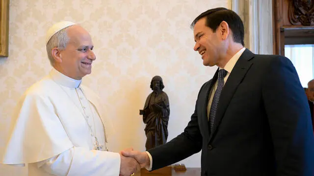 Photo provided by Vatican Media with Pope Leo XIV and US Secretary of State Rubio during the meeting in the Vatican, May 19, 2024. ANSA / HANDOUT VATICAN MEDIA +++NO SALES - EDITORIAL USE ONLY+++ (Rubio, papa, leone, vaticano)