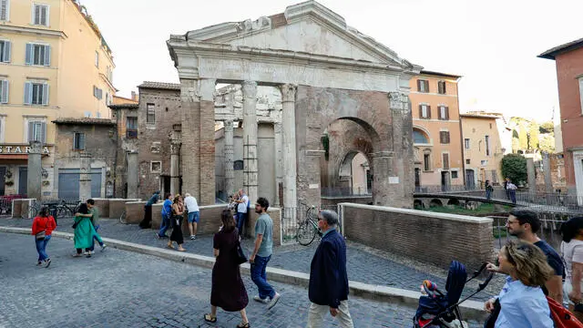 Aumentata la sicurezza al quartiere ebraico, Roma, 29 settembre 2024. ANSA/FABIO FRUSTACI